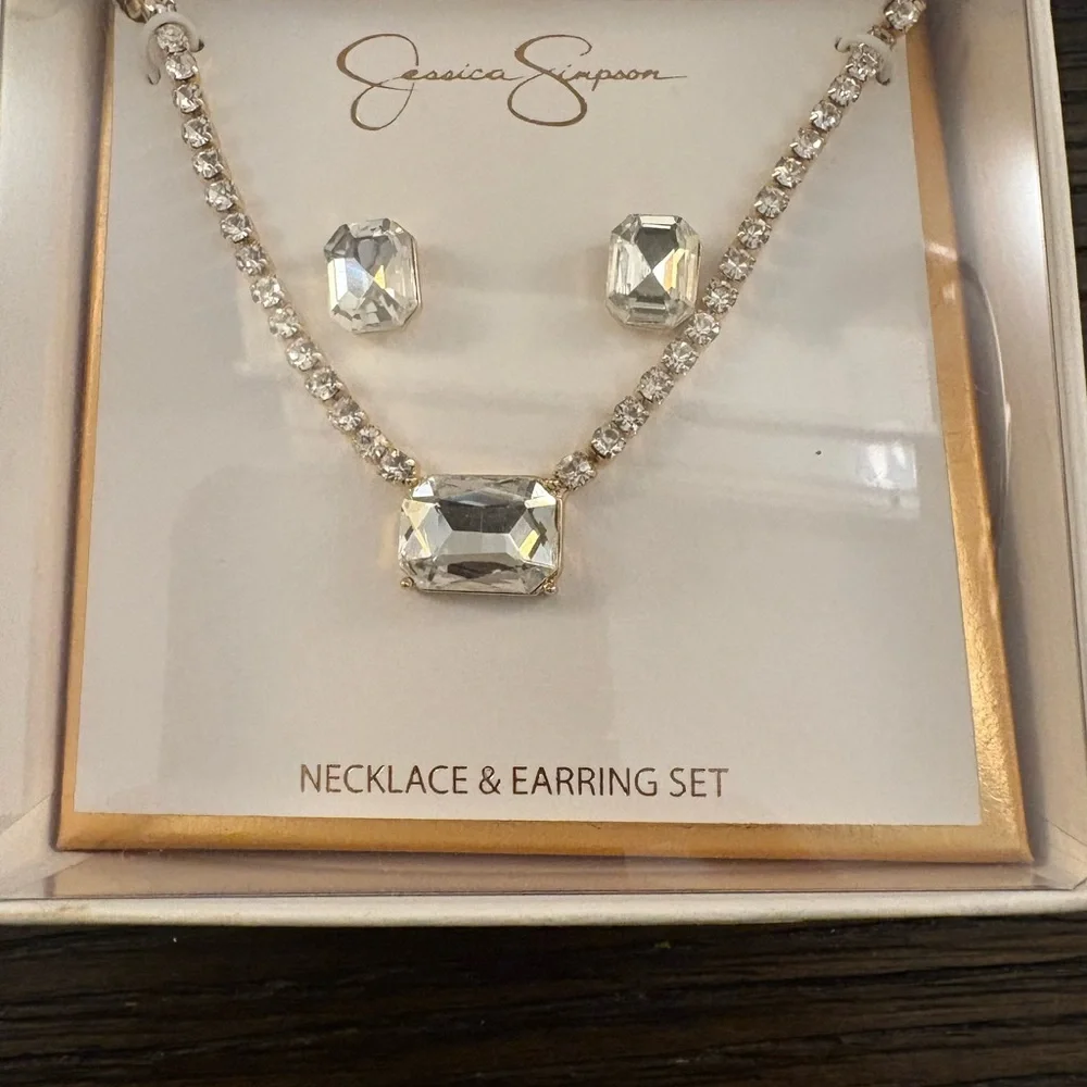 NEW Jessica Simpson Necklace and Earring Set